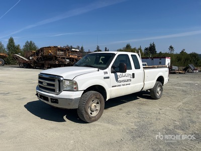 2007 Ford F-350 4x4 Crew Cab Pickup