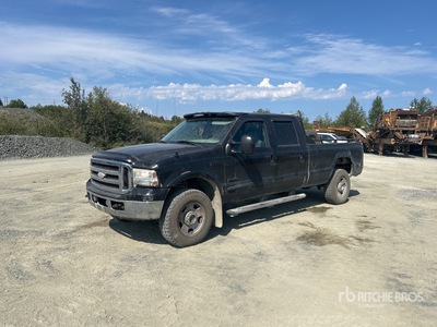 2005 Ford F-350 4x4 Crew Cab Pickup