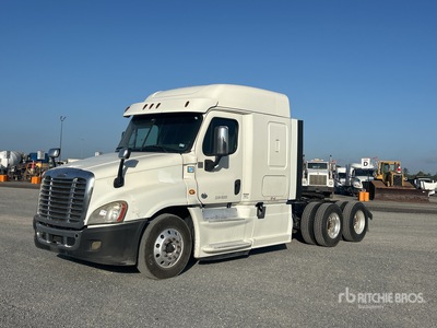 2016 Freightliner Cascadia 125 6x4 3- Achs Sattelzugmaschine mit Schlafkabine (Inoperable)