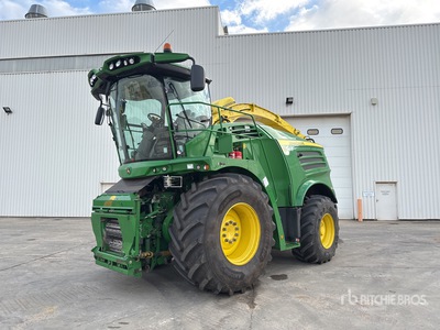 2021 John Deere 8300 4WD Ensileuse Faucheuse autotractée