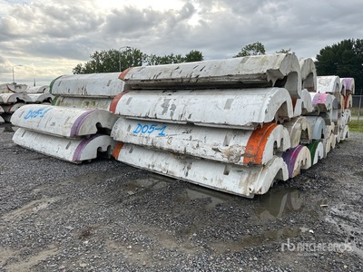 Quantity of (50) Heavy Duty Offshore GRP Floats, loading by buyer. その他 - 機械部品