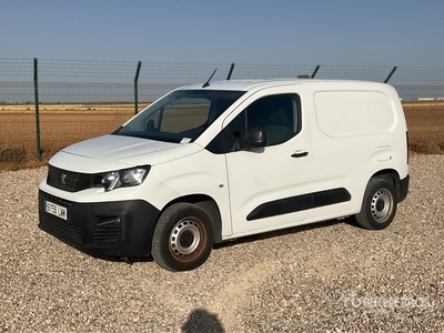 2021 Peugeot Partner Furgon taller Cargo Van
