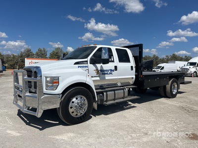 2025 Ford F-750 4x2 Crew Cab Camion à Plateau