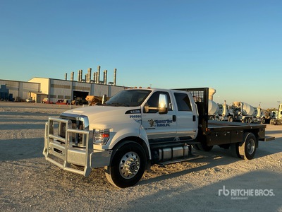 2025 Ford F-750 4x2 Crew Cab 平台トラック