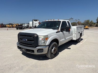 2015 Ford F-350 4x2 Extended Cab Utility Truck