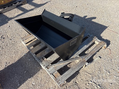 2024 36 in Hydraulic Tilting Excavator Bucket - Fits John Deere 240D (Unused)