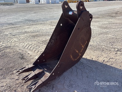 30 in Digging Excavator Bucket