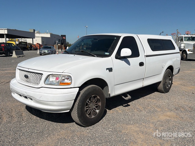 2004 Ford F-150 XL 4x2 Pickup