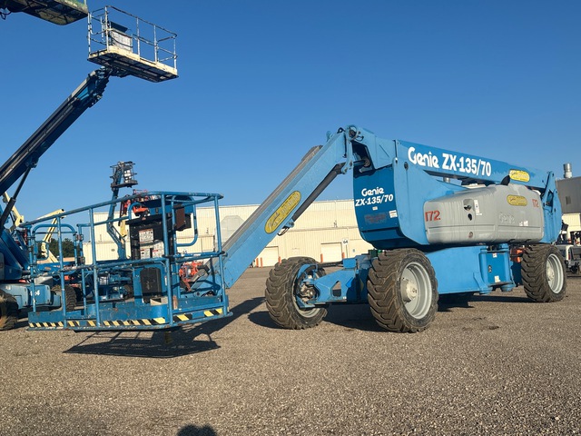 2014 Genie ZX-135/70 4WD Diesel Articulating Boom Lift 2014 Genie ZX-135/70 4WD Diesel Articulating Boom Lift