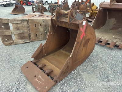 37 in Cleanup Excavator Bucket