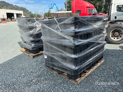 Quantity of (65) Service Boxes Varios implementos camion