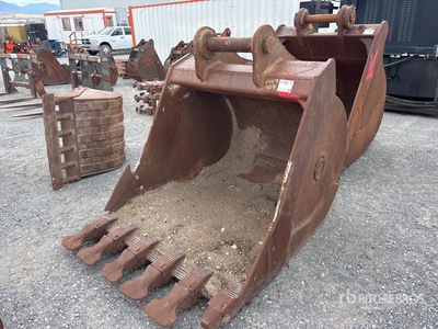 35 in Digging Excavator Bucket