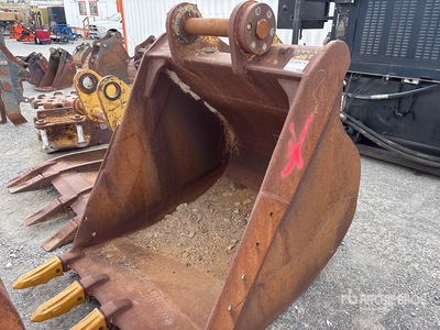 51 in Digging Excavator Bucket