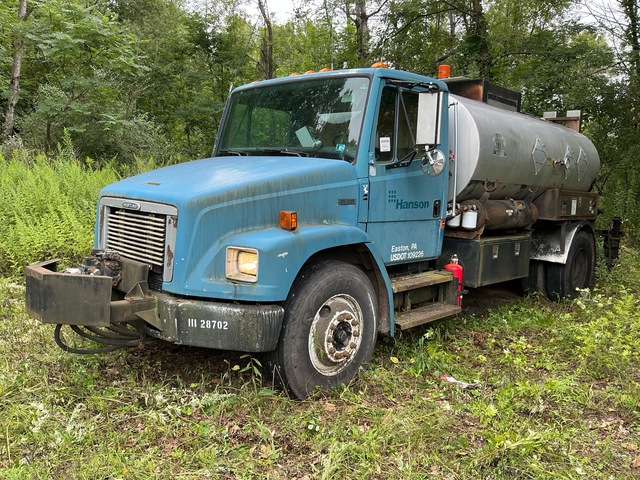 1998 Etnyre 2000 gal on 1998 Freightliner FL70 4x2 Asphalt Distributor Truck 1998 Etnyre 2000 gal on 1998 Freightliner FL70 4x2 Asphalt Distributor Truck