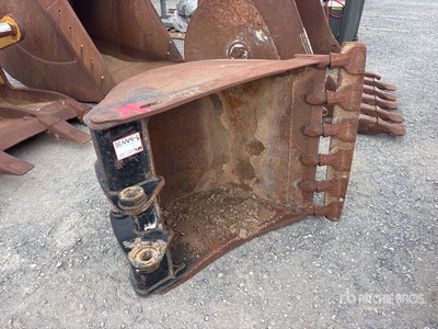 34.5 in Cleanup Excavator Bucket