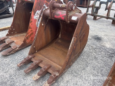 36 in Digging Excavator Bucket