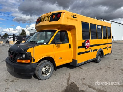 2013 GMC Savana G4500 4x2 19-Seat School حافلة
