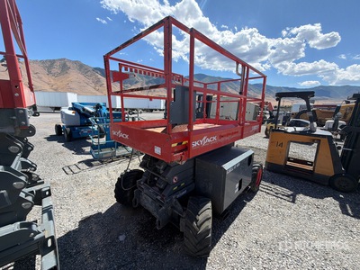 2019 Skyjack SJ6832 4x4 Dual Fuel Podnośnik nożycowy (Inoperable)