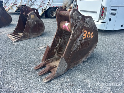 Rockland 24 in Digging Excavator Bucket - Fits Volvo EC300E