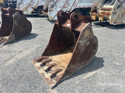 42 in Digging Excavator Bucket - Fits John Deere 230