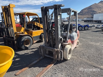 2005 Toyota 7FGU25 4800 lb Cushion Tire Wózek widłowy (Inoperable)