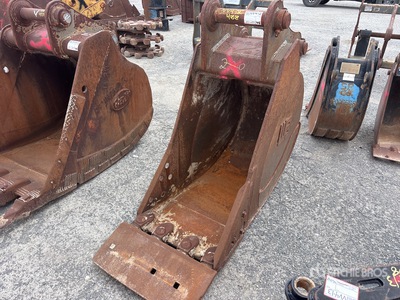 24 in Cleanup Excavator Bucket