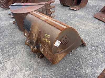 36 in Cleanup Excavator Bucket