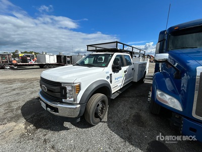 2018 Ford F-450 XL 4x4 Crew Cab Camion utilitaire
