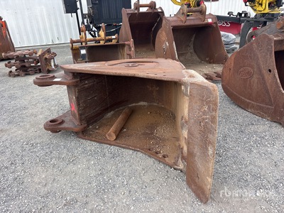 35 in Digging Excavator Bucket