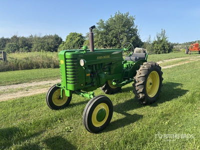 John Deere M 2WD Tractor histórico