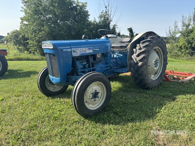 Ford 2000 2WD Tractor histórico