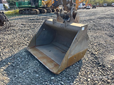 66 in Cleanup Excavator Bucket - Fits John Deere 790E LC