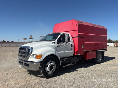 2012 Ford F-650 4x2 Camión con desmenuzadora