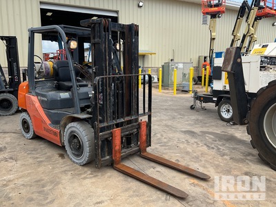 2018 Toyota 8FGU25 4750 lb Pneumatic Tire رافعة شوكية