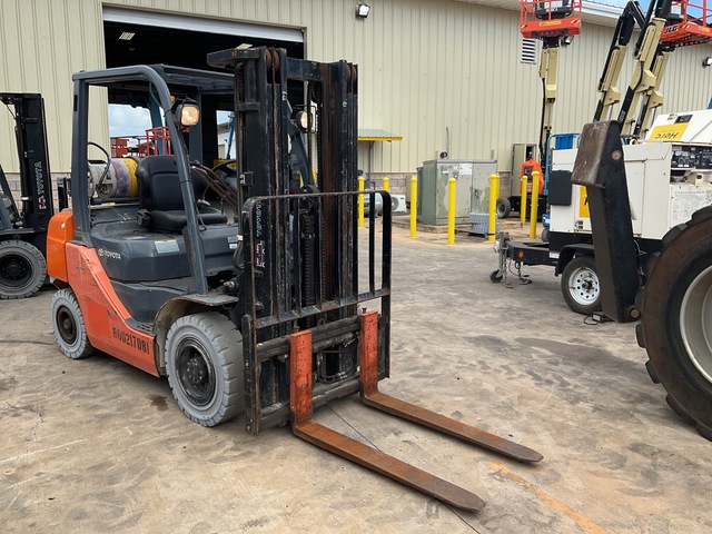 2018 Toyota 8FGU25 4750 lb Pneumatic Tire Forklift