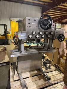 Kiss Packaging Systems CT-08 8 Spindle Stainless Bottle Capper