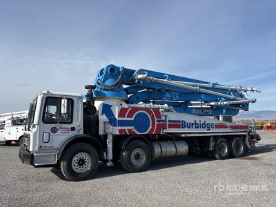 2006 Sany SY45RZ5 45 m on 2008 Mack MR688S 8x4 Twin-Steer Autocarro pompa calcestruzzo