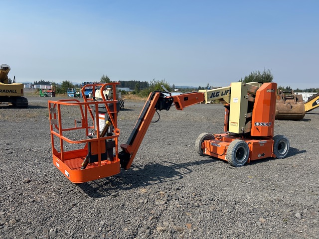 2018 JLG E300AJP 2WD Electric Articulating Boom Lift 2018 JLG E300AJP 2WD Electric Articulating Boom Lift