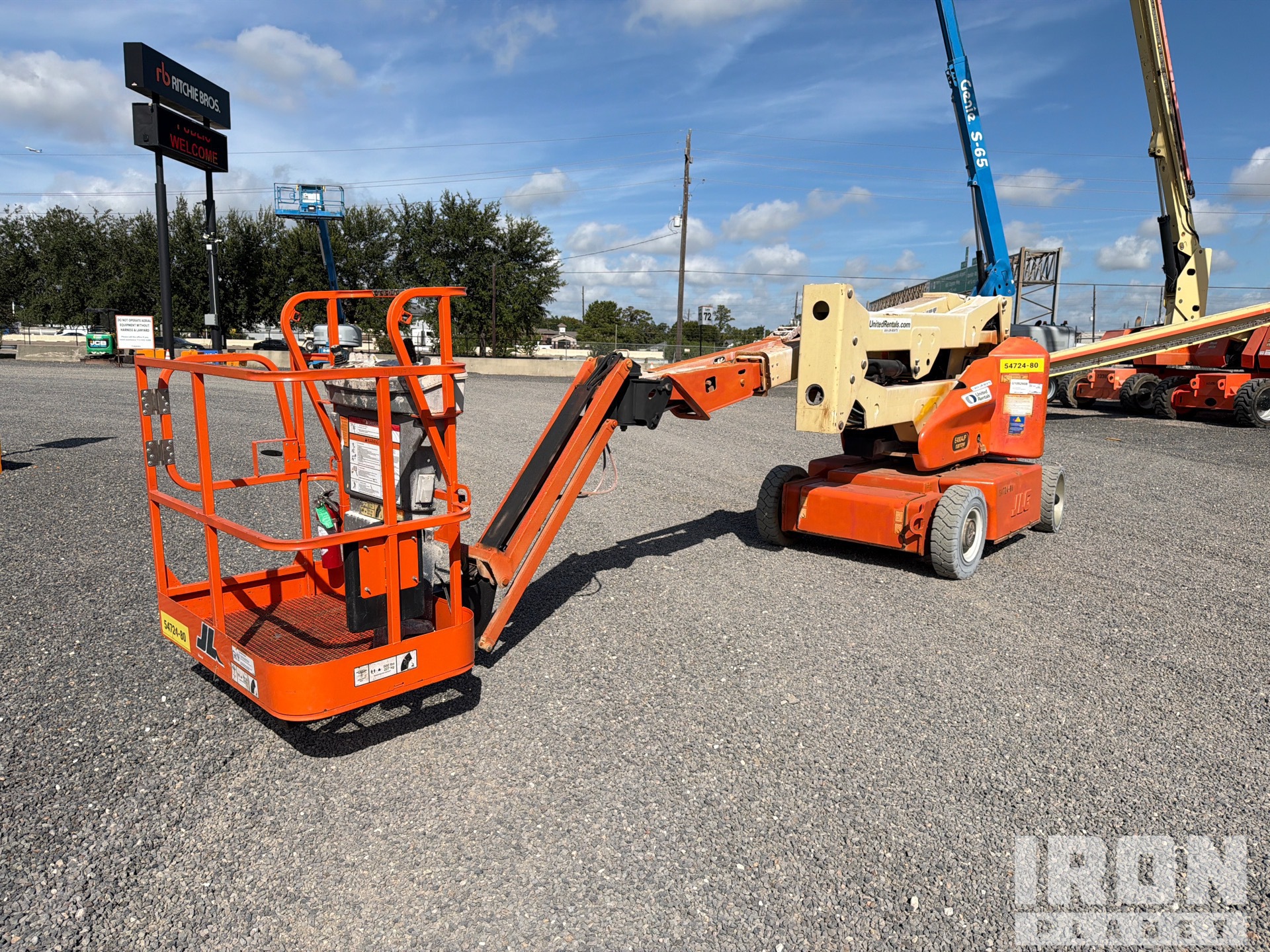 2012 JLG E400AJPN 2WD Electric Articulating Boom Lift