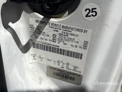 2011 Ford F-250 XL 4x2 Extended Cab Flatbed Truck
