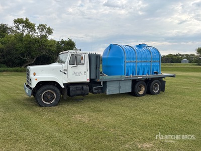 1981 International S2500 6x4 Water Flatbed Truck