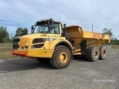 2013 Volvo A25F شاحنة قلابة مفصلية
