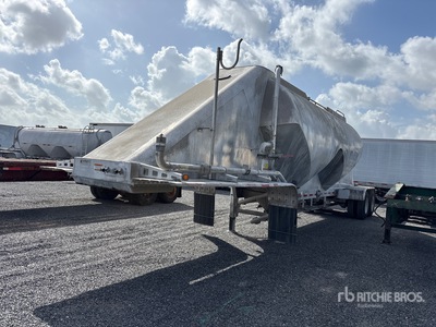 MAC T/A Pneumatic Bulk Trailer