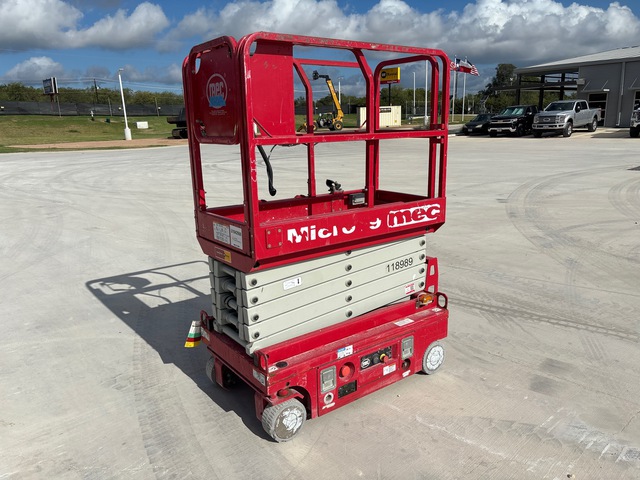 2020 MEC Micro 19 Electric Scissor Lift
