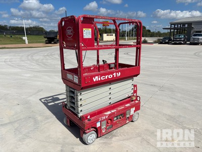 2020 MEC Micro 19 Electric Scissor Lift