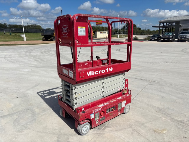2020 MEC Micro 19 Electric Scissor Lift