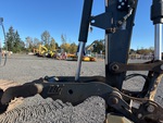 Hydraulics with Thumb Cylinder