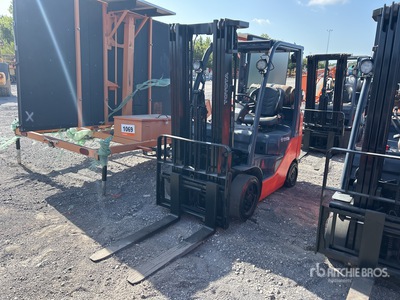 Toyota 8FGCU25 4500 lb Pneumatic Tire Forklift