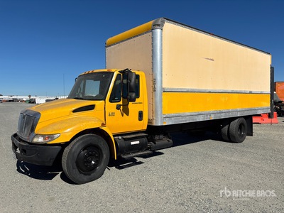 2005 International 4300 4x2 Kastenwägen