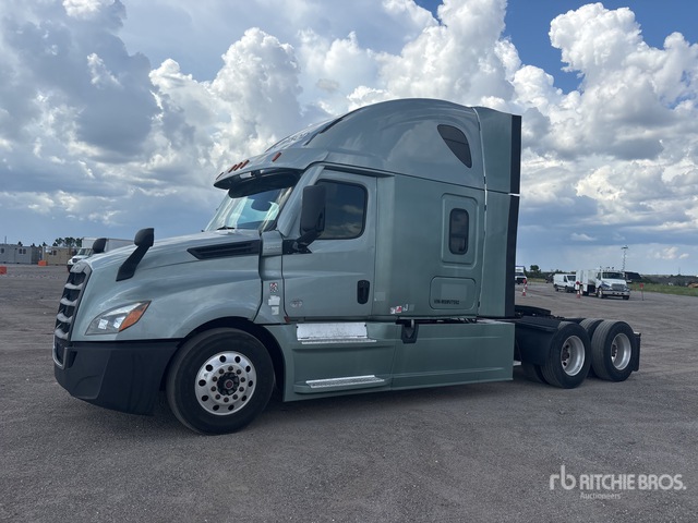 2021 Freightliner Cascadia 126 T/A Sleeper Truck Tractor